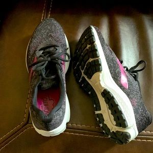 Ladies Brooks Running/Walking shoes ~ worn twice